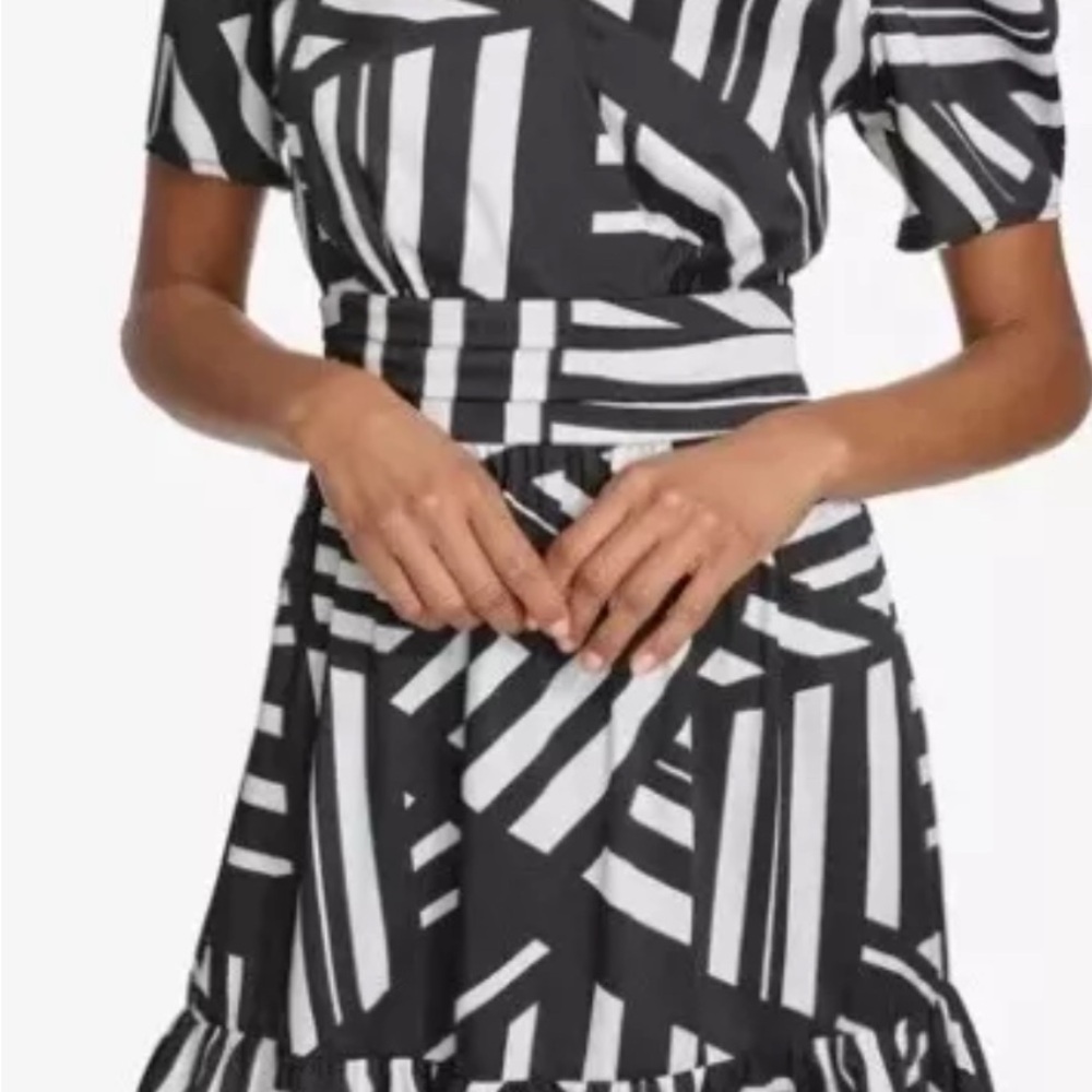 Karl Lagerfeld Black & White Dress. Size 8.